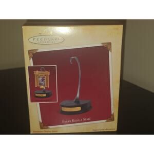 2005 Hallmark Every Kids A‎ Star Metal Ornament Display Stand
